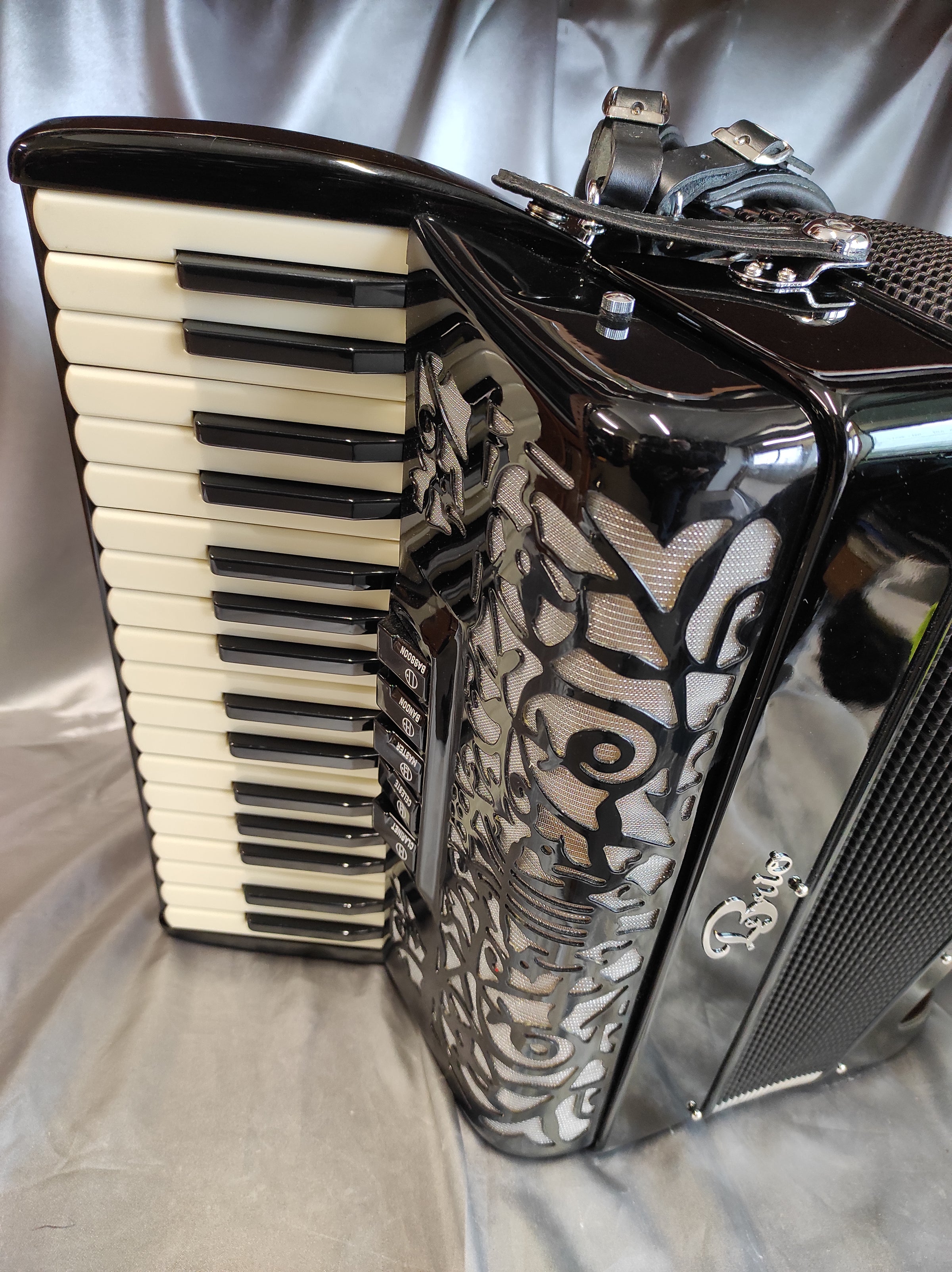 LeBrio Piano 3 voix (8-8-16) 34 touches / 84 basses