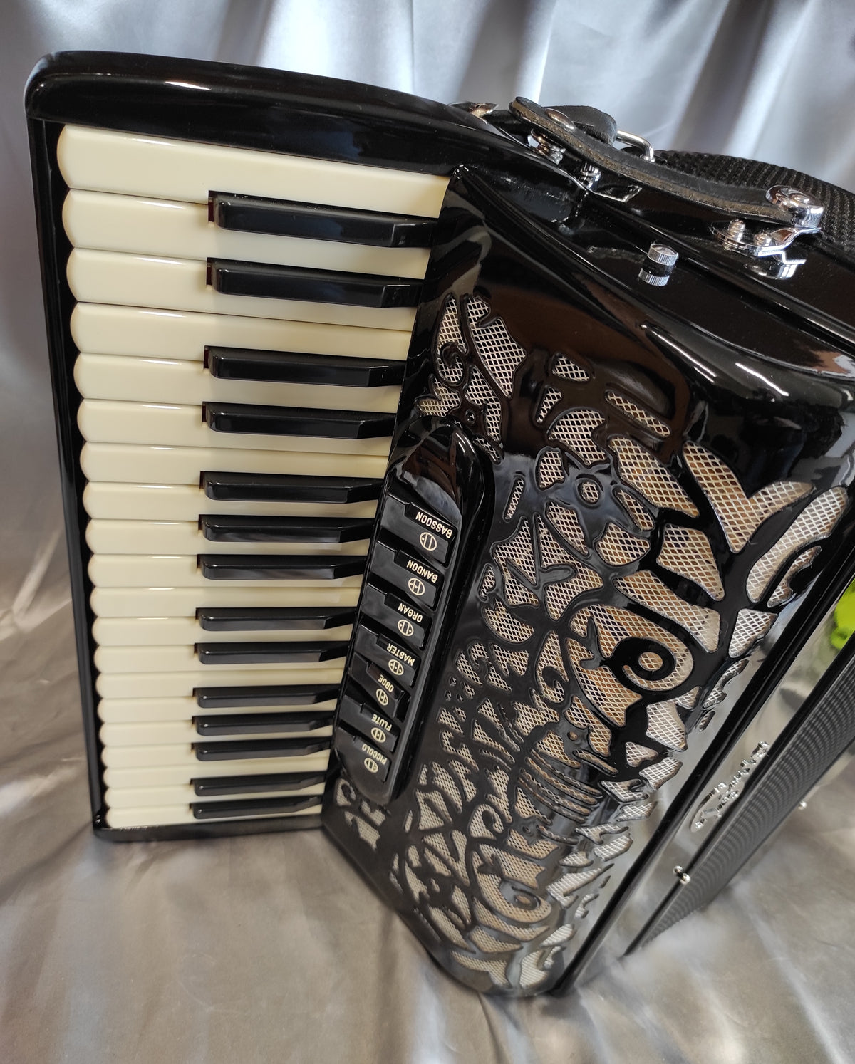 LeBrio Piano 3 voix (4-8-16) 34 touches / 84 basses