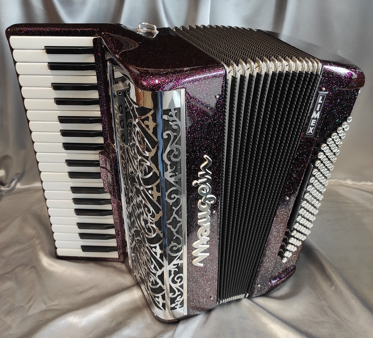 Maugein Pianybal 37 violet pailleté 3 voix musette / 96 basses