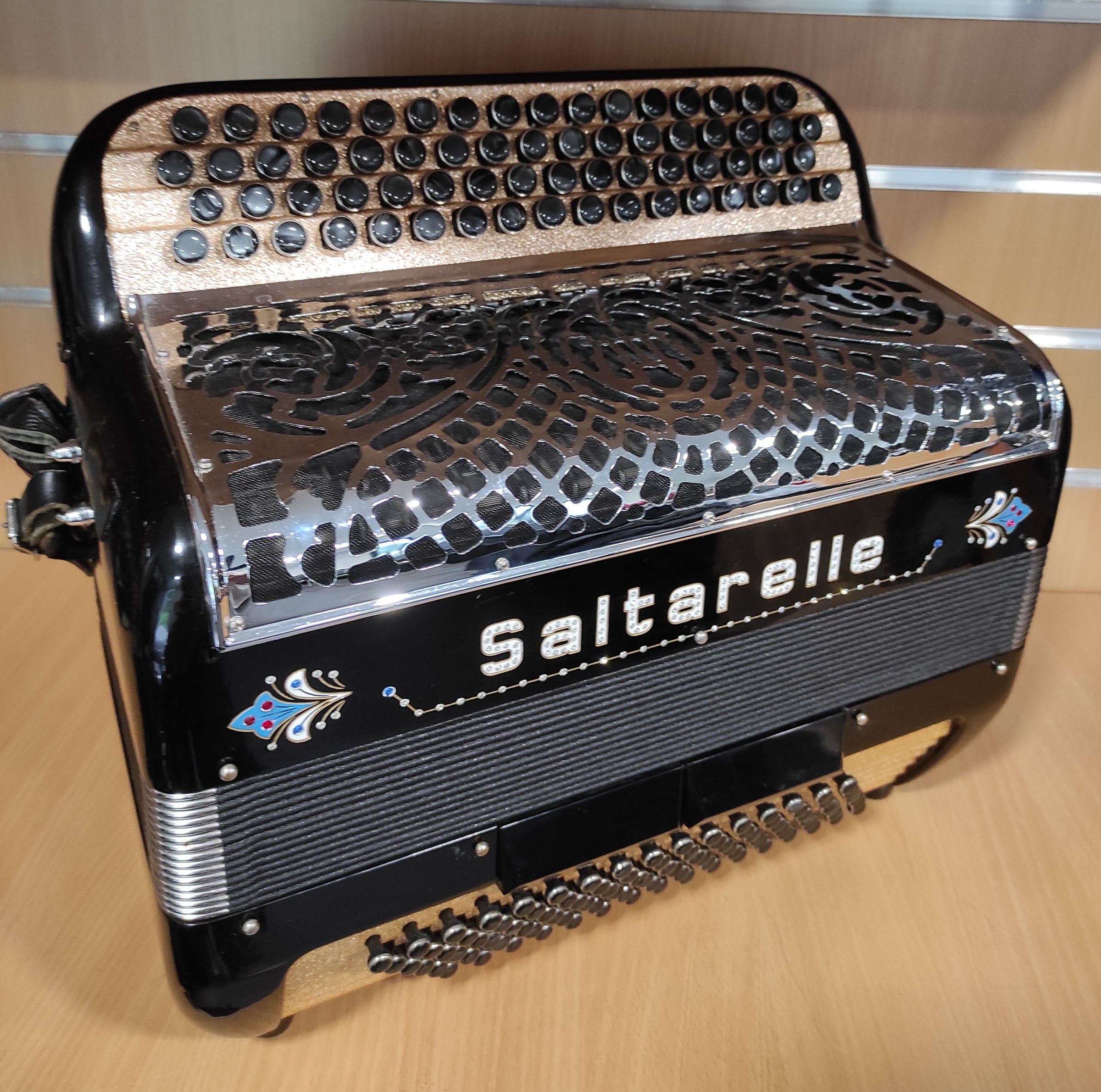 Saltarelle Noir/Or/Déco - 3 Voix Musette